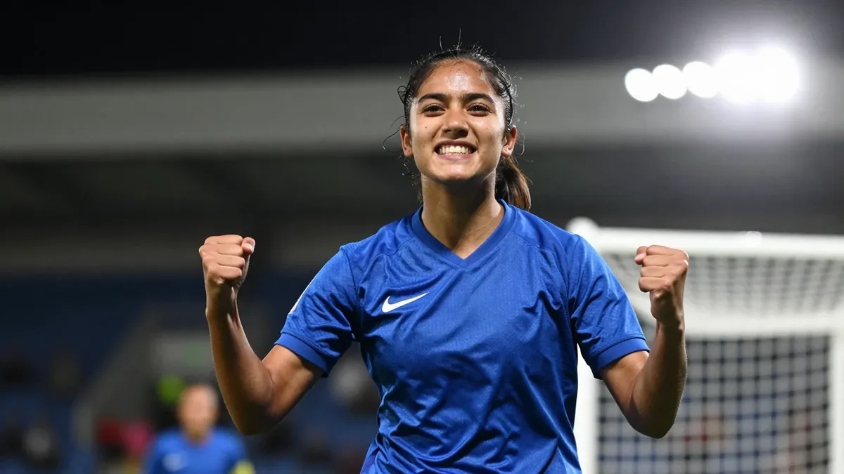 Chelsea Women have signed Italy midfielder Giulia Dragoni and Japan star Manaka Matsukubo, two of seven major WSL...